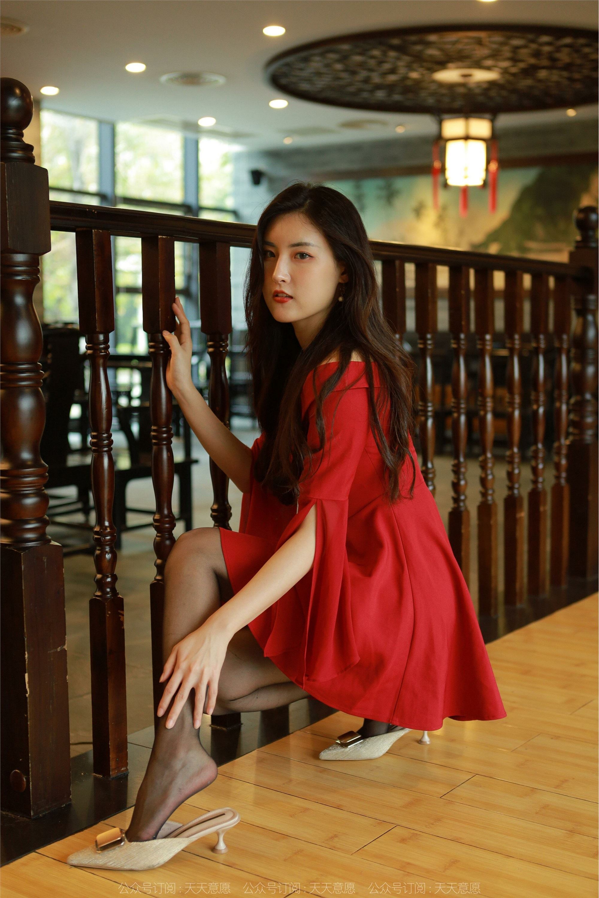 IESS异思趣向  2022.05.08 丝享家 1082：小宝《红裙女神》